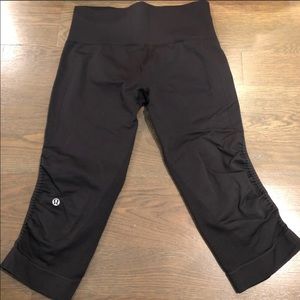Lululemon Black Crop 6